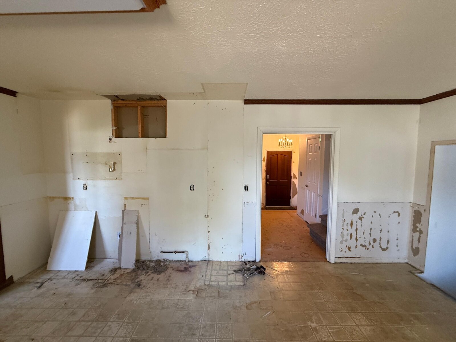 Kitchen before renovation